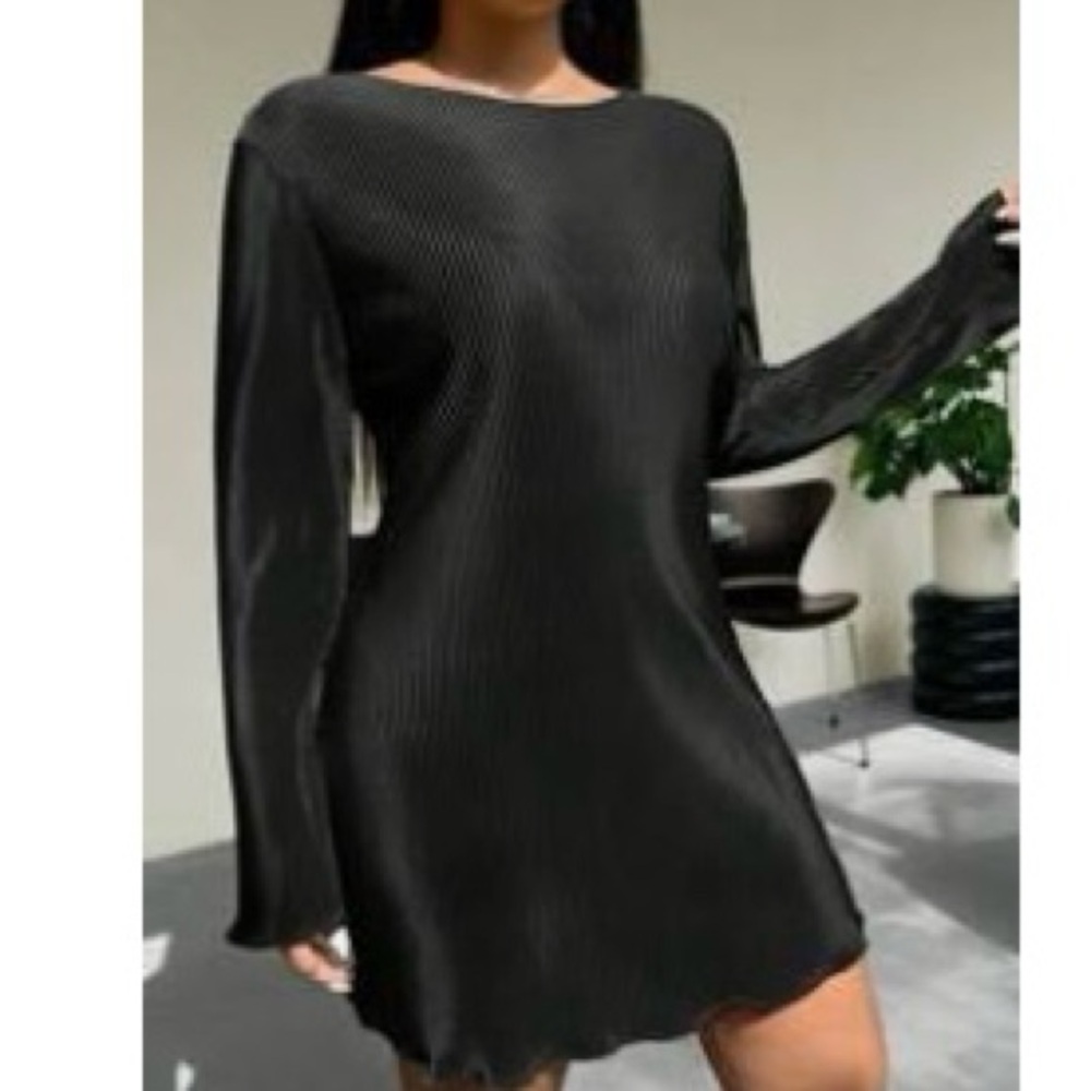 SHEIN Black Long Sleeve Dress with pleated design